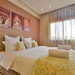 Central Location-Queensize Bed- Parking, Ac & Iptv