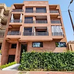 City Center-1 Queen Br With Ac, Pool And Iptv- Parking