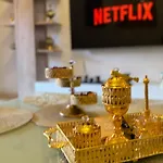 Luxurioese Wohnung Mit Pool Und Netflix