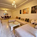 Luxurioese Wohnung Mit Pool Und Netflix