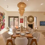 Villa Secret Oasis - 4 Bedroom Rooftop, Pool&Ac - Up To 10 Guests