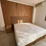 Deluxe Duplex Top Location