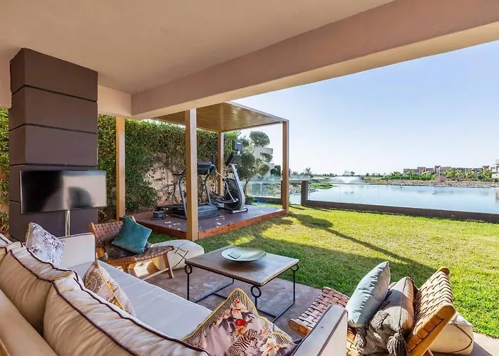 Escape To Luxury: 4 Bedroom Villa On Golf Course