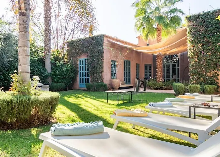 Villa Pauline With Private Pool & Garden, Hotel Service And No Insight.