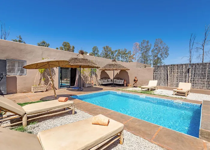 Luxe Hideaway Haven - Poolside Paradise