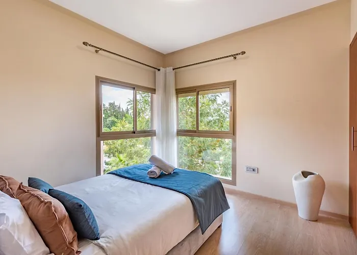 Garden And Pool View 3 Rooms 10Min To Town Center