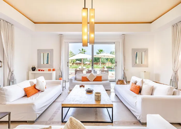 Luxury Getaway In Marrakech , Villa Zaria With Pool And Breakfast