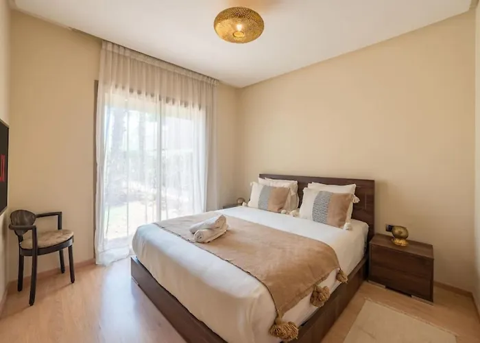 Trois Chambres Et Jardin Prive A Prestigia