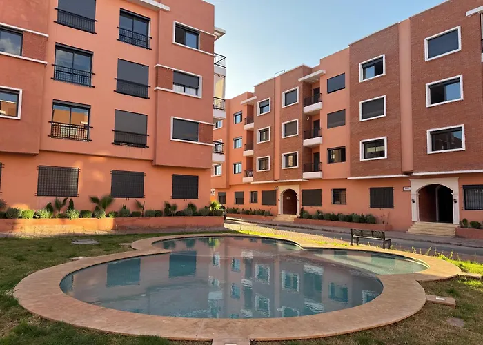 Downtown Apartment With Pool