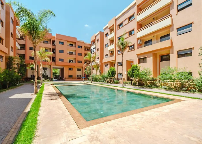 Charming Apartment Near M Avenue Pool, Parking