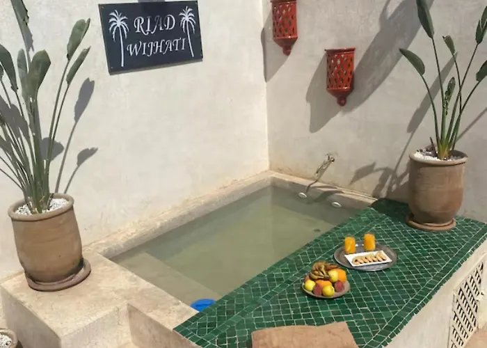 Ravissant Riad Avec 4 Suites Et Une Belle Terrasse Avec Bassin Sur Le Toit
