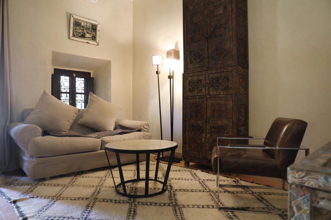 Le Perroquet Bleu Guest house