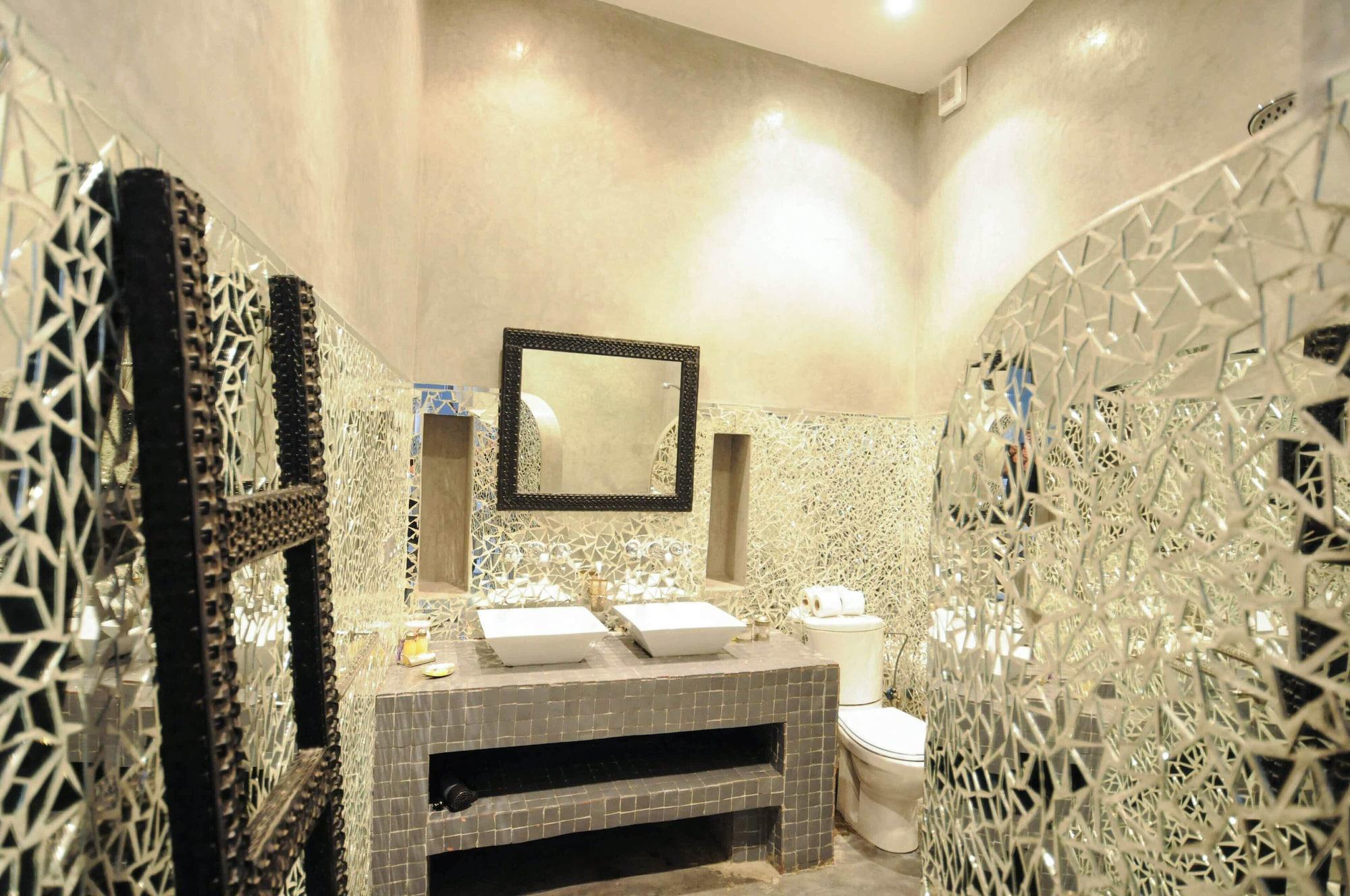 Hotel Origines 4*