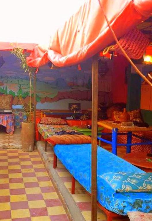 Waka Waka Hostel *
