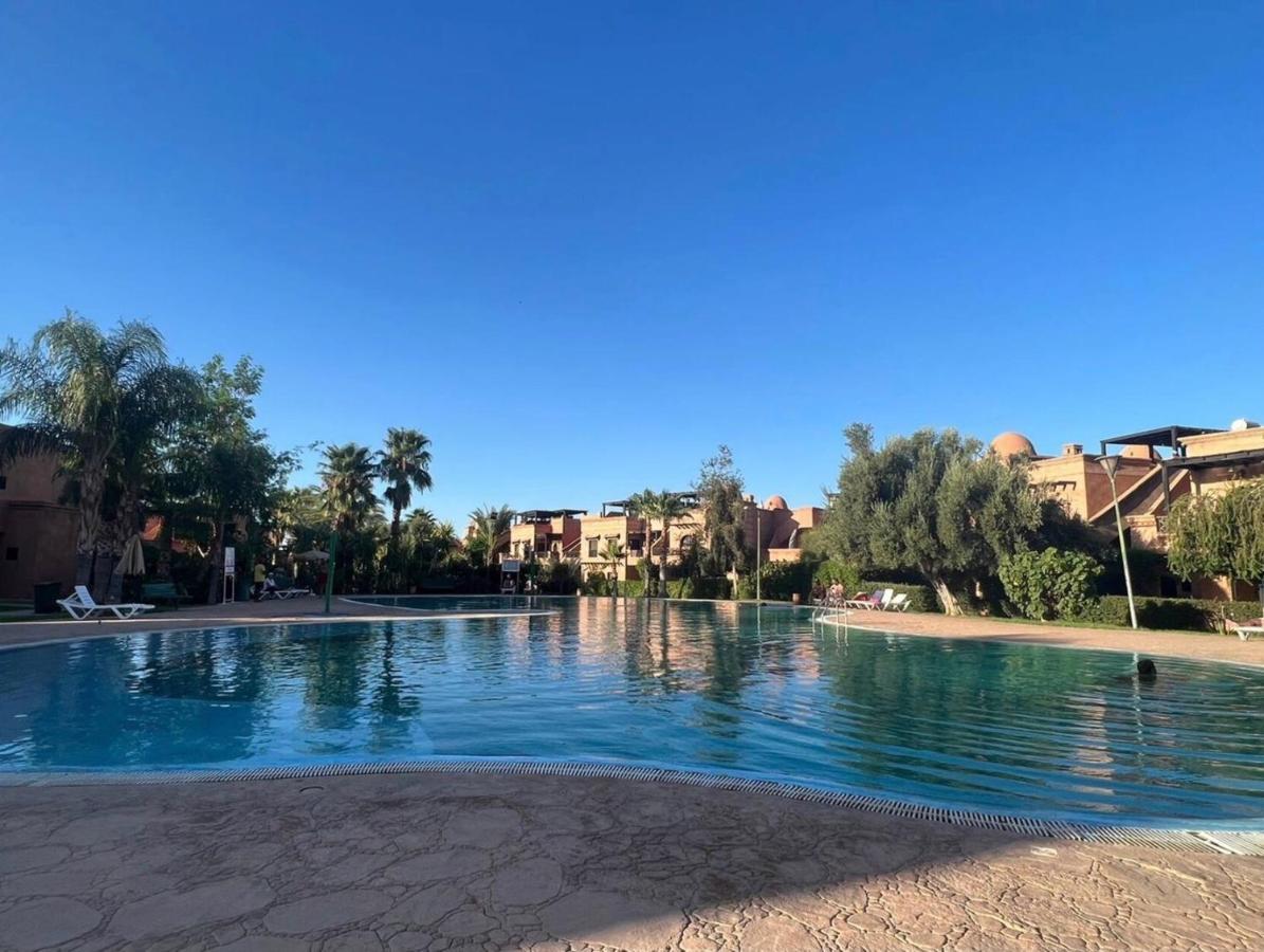 Dans Avec Golf, Piscine