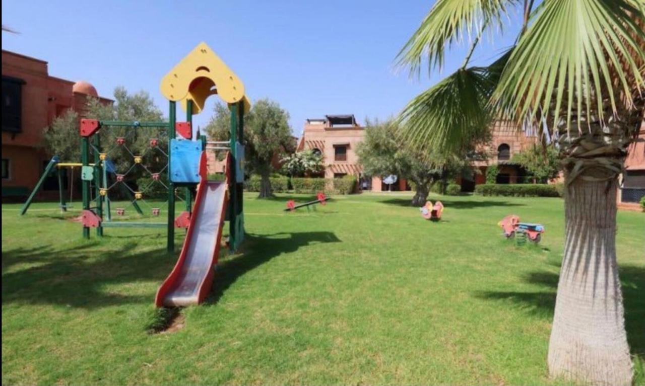 Dans Avec Golf, Piscine