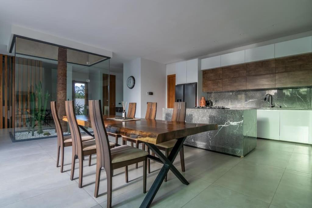 6 Suites Piscine Chauffee - Leyana Villa *