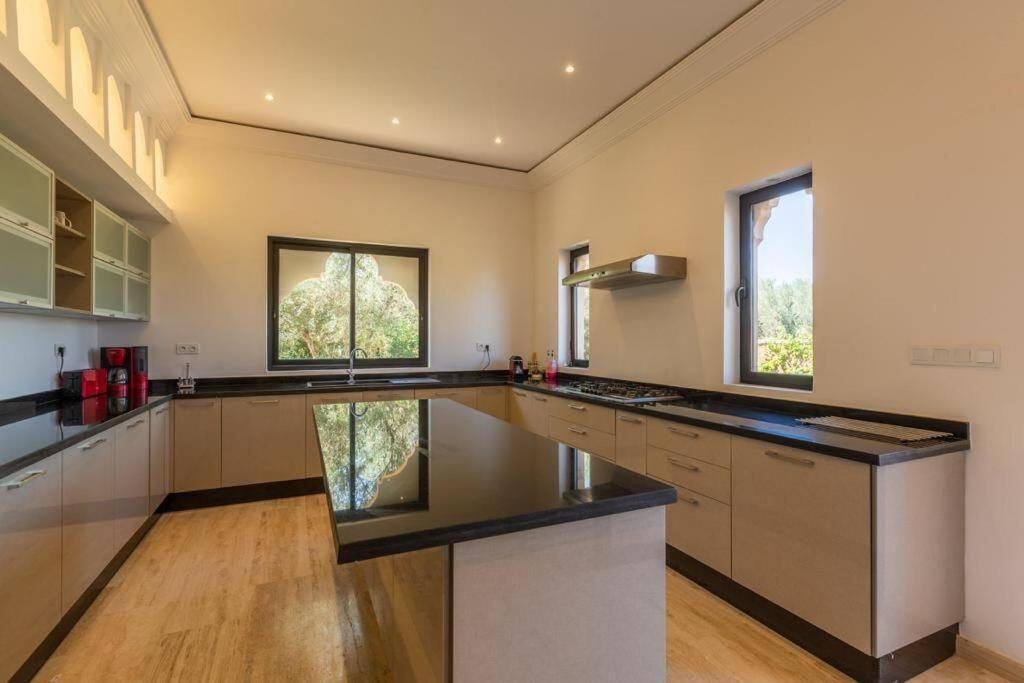 Villa Somptueuse Louee Avec Le Personnel De Maison *
