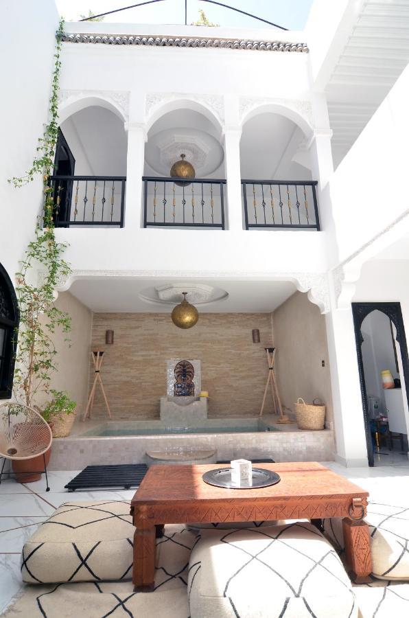 Riad Sr 3 *