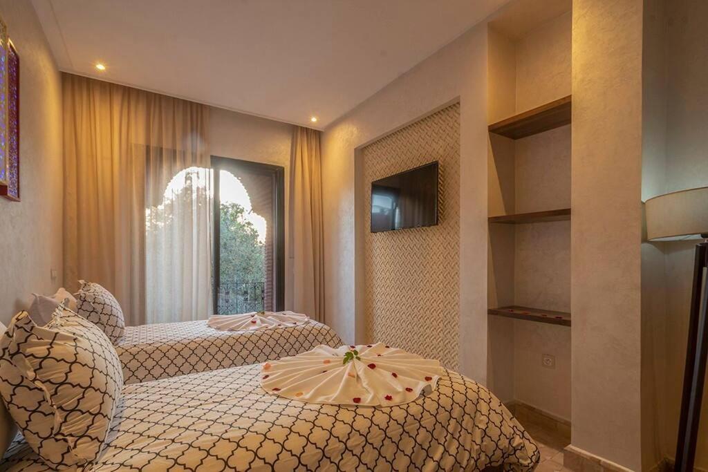 Charmante Azao, Jusqu'a 6 Chambres, Avec Piscine Et Jacuzzi Prives, En Fermee Villa *