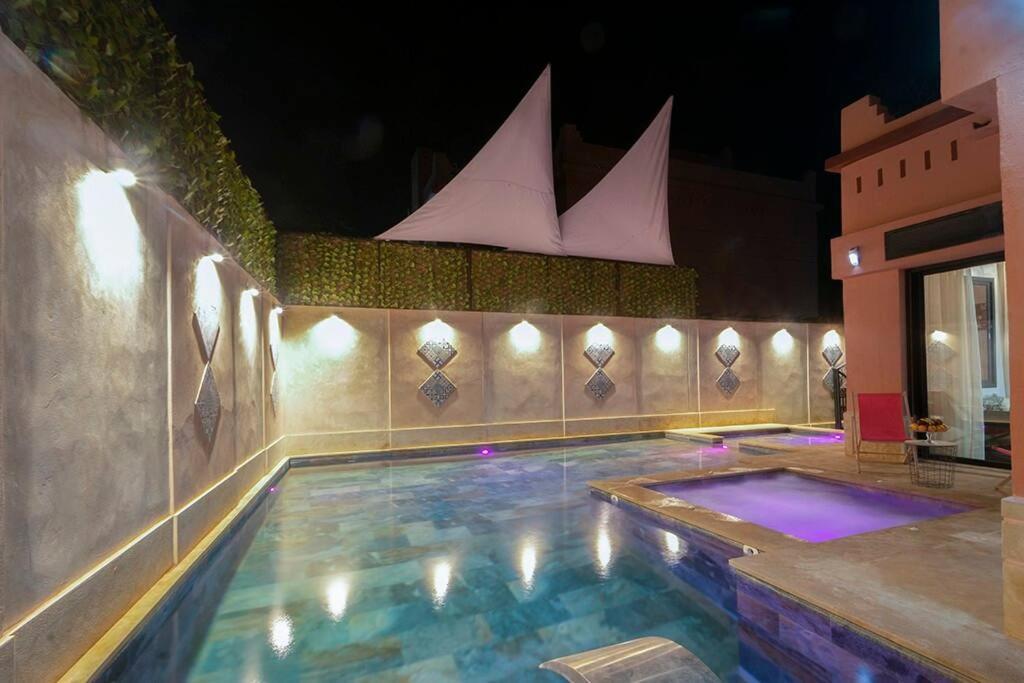 Charmante Azao, Jusqu'a 6 Chambres, Avec Piscine Et Jacuzzi Prives, En Fermee Villa *