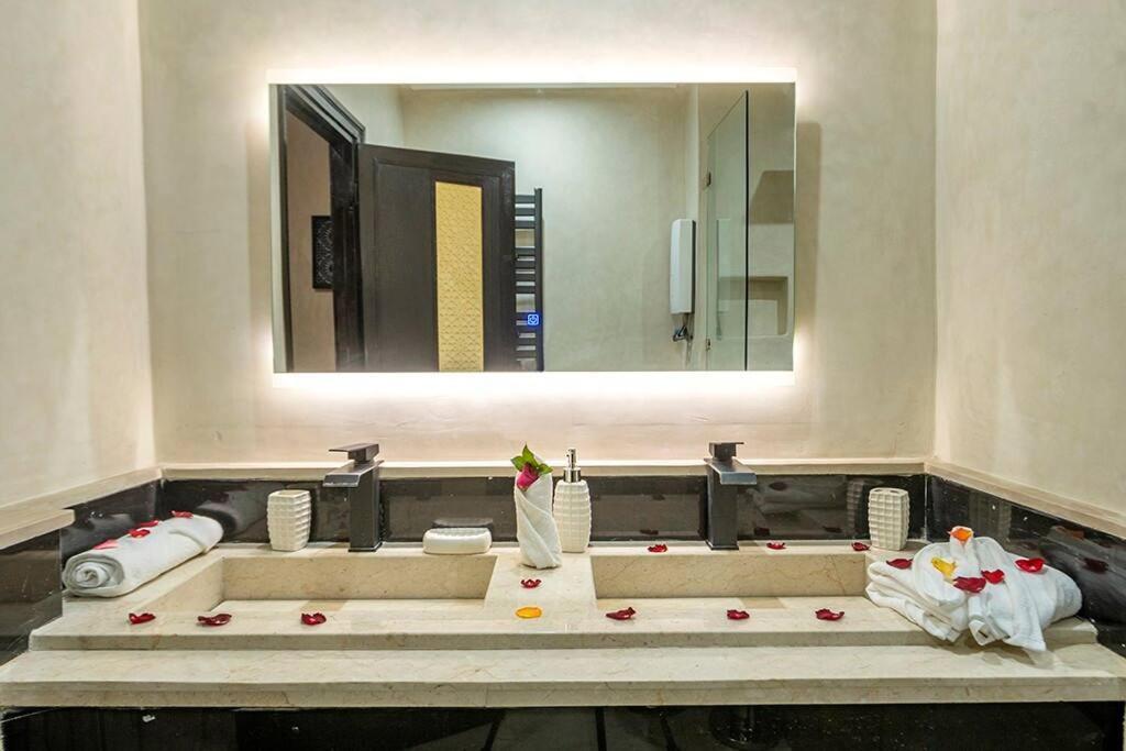 Charmante Azao, Jusqu'a 6 Chambres, Avec Piscine Et Jacuzzi Prives, En Fermee Villa Marrakesh