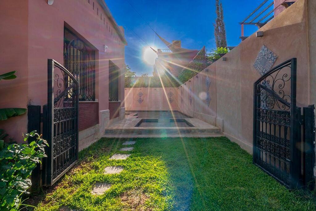 Villa Charmante Azao, Jusqu'a 6 Chambres, Avec Piscine Et Jacuzzi Prives, En Fermee