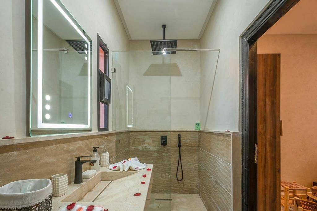 Charmante Azao, Jusqu'a 6 Chambres, Avec Piscine Et Jacuzzi Prives, En Fermee Villa Marrakesh