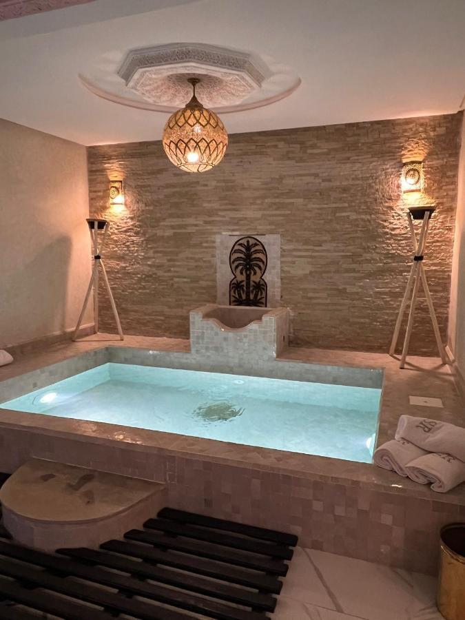 Riad Sr 3 Riad *