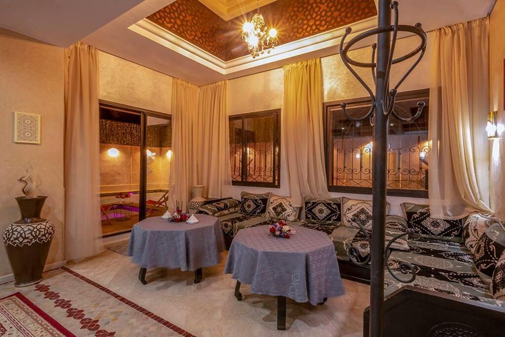 Charmante Azao, Jusqu'a 6 Chambres, Avec Piscine Et Jacuzzi Prives, En Fermee Villa