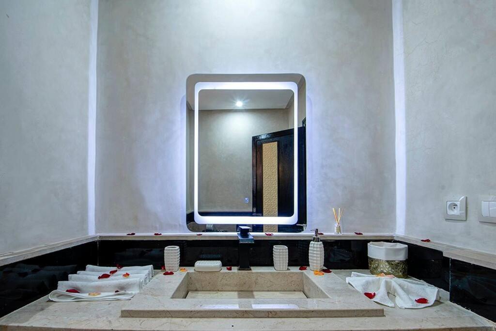 Charmante Azao, Jusqu'a 6 Chambres, Avec Piscine Et Jacuzzi Prives, En Fermee Villa Marrakesh