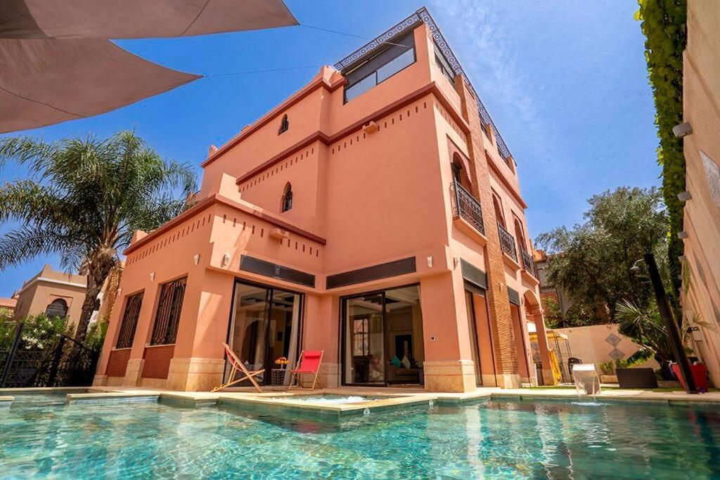 Villa Charmante Azao, Jusqu'a 6 Chambres, Avec Piscine Et Jacuzzi Prives, En Fermee