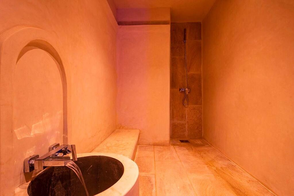 Charmante Azao, Jusqu'a 6 Chambres, Avec Piscine Et Jacuzzi Prives, En Fermee Villa