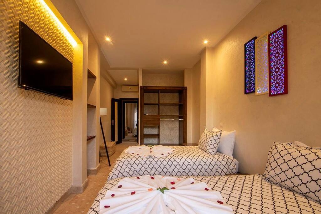 Charmante Azao, Jusqu'a 6 Chambres, Avec Piscine Et Jacuzzi Prives, En Fermee *