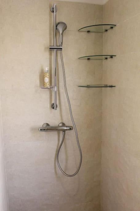 Spacieux Appart Tout Confort Avec Piscine Et Jardin Apartment *