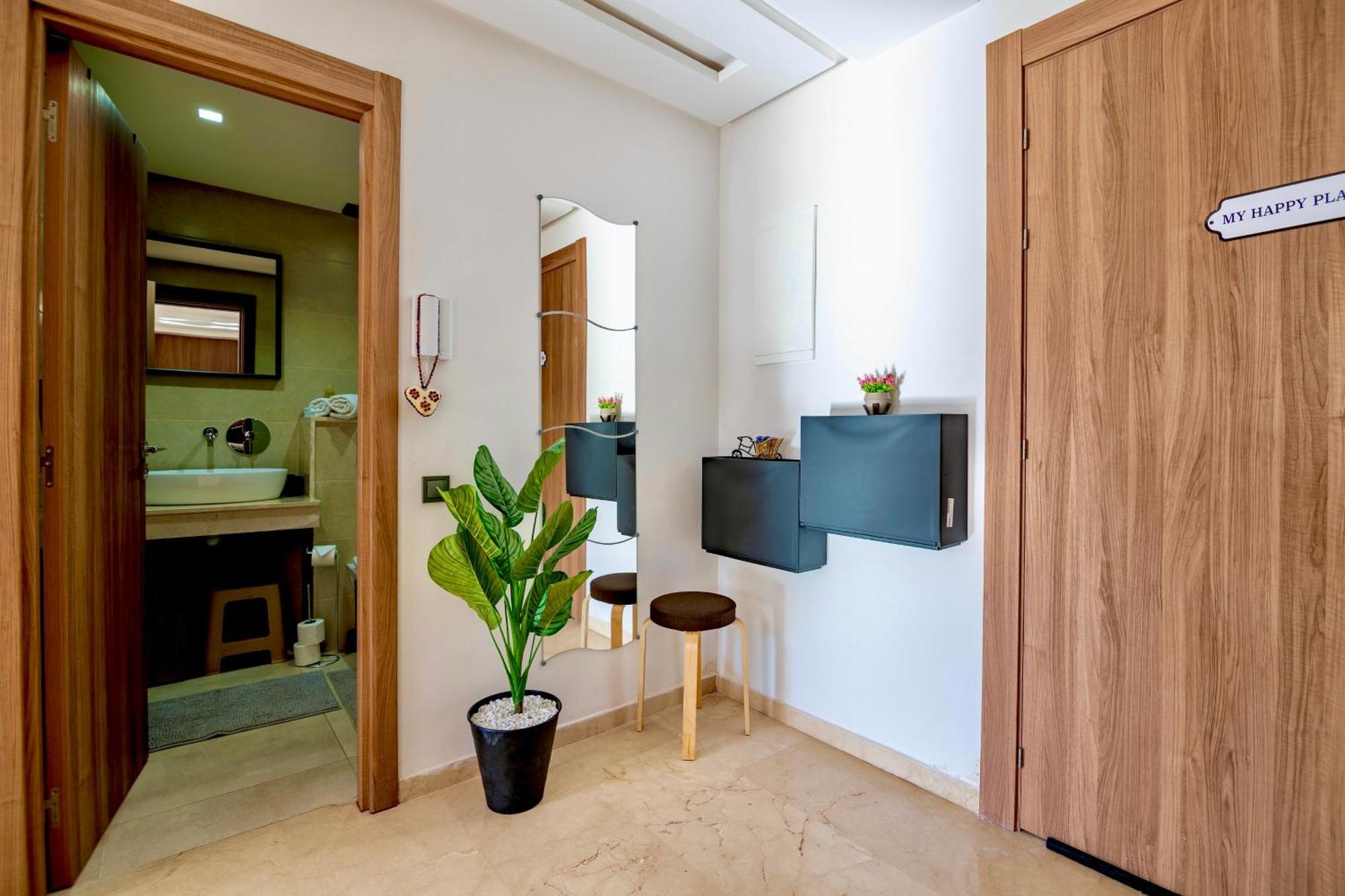 Pearl Suite: King Bed, Pool Joy Appartement