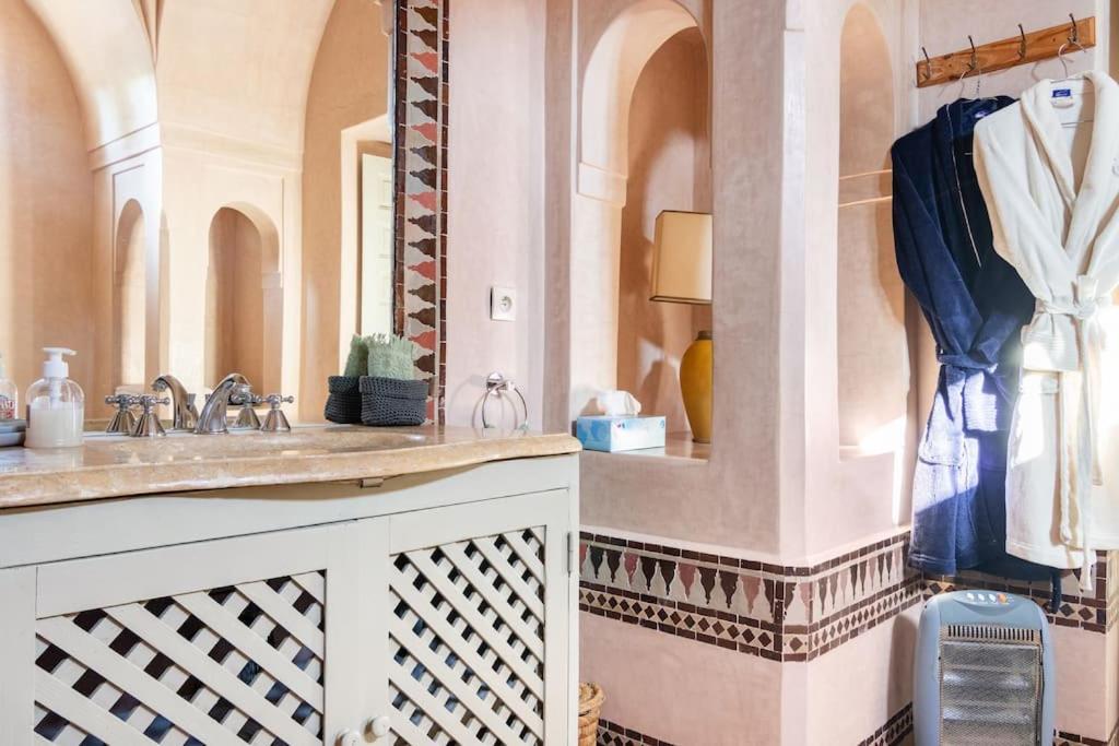 Pauline With Private Pool & Garden, Service And No Insight.
