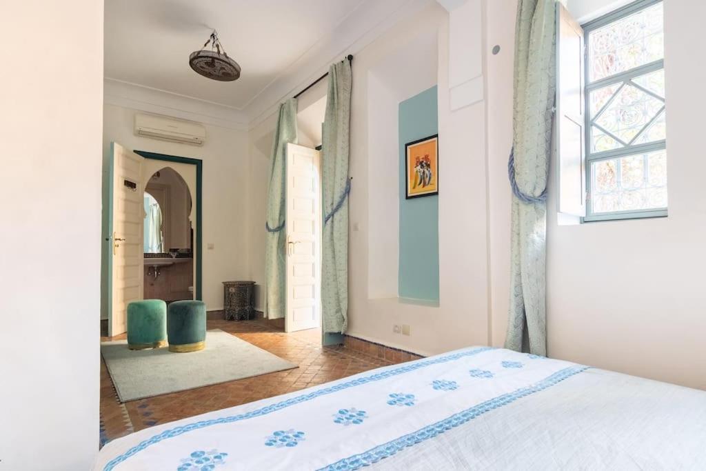 Villa Pauline With Private Pool & Garden, Service And No Insight. *