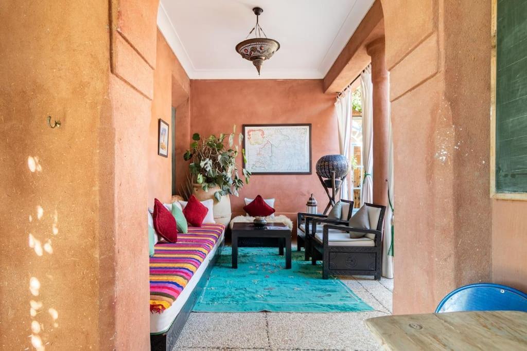 Pauline With Private Pool & Garden, Service And No Insight. Villa