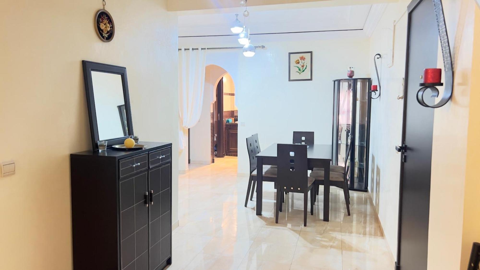 Apartamento Magnifique Spacieux Confort Propre Familial 2 Salon Et Salle A Manger A 20mn A Pied De Place Jemaa El Fina 4 Piscines Dans Espace De Golf A 12 Mn En Voitures L Entree Est Gratuit Pour La Clientele Ouvert Entre 10h Et 20h