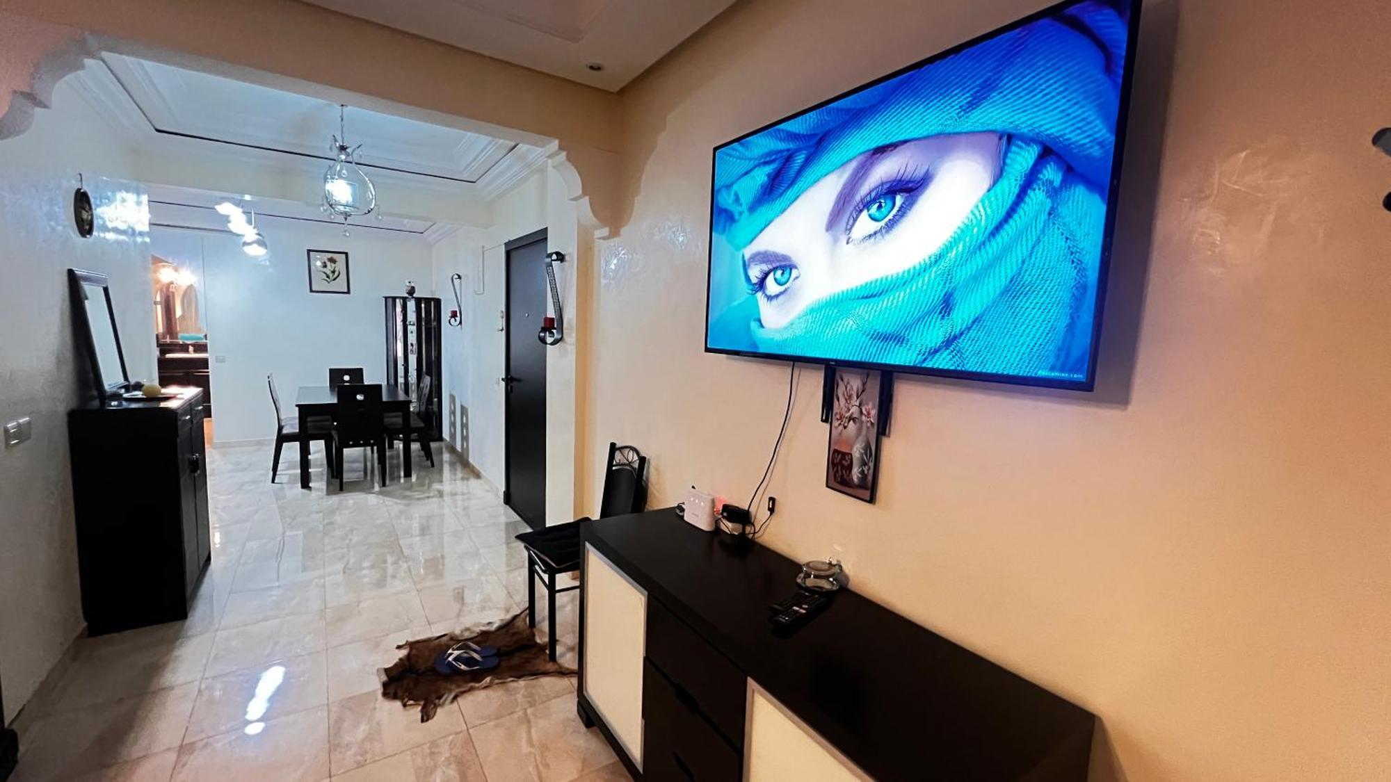 Magnifique Spacieux Confort Propre Familial 2 Salon Et Salle A Manger A 20mn A Pied De Place Jemaa El Fina 4 Piscines Dans Espace De Golf A 12 Mn En Voitures L Entree Est Gratuit Pour La Clientele Ouvert Entre 10h Et 20h * Marrakesh