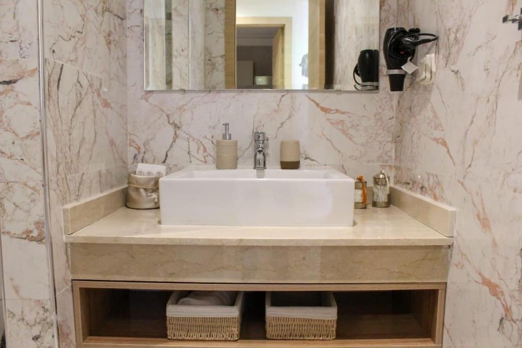 Apartment Spacieux Appart Tout Confort Avec Piscine Et Jardin *