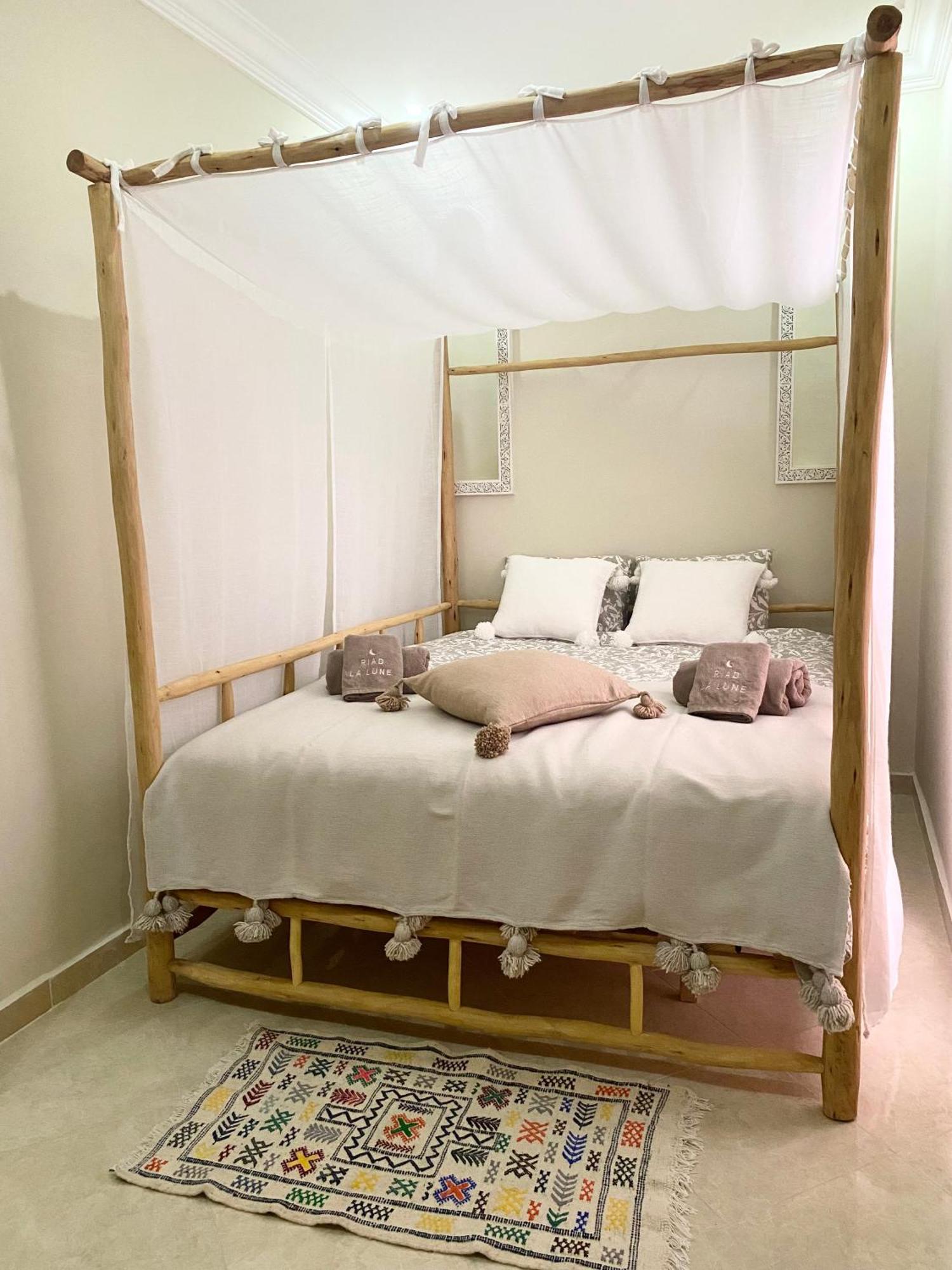 La Lune Guest house *