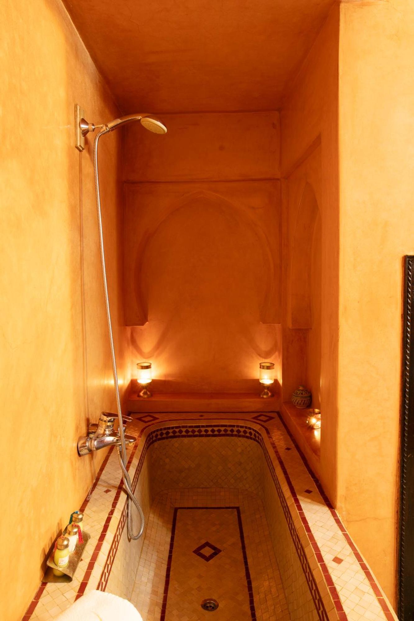 Riad Alili 2*