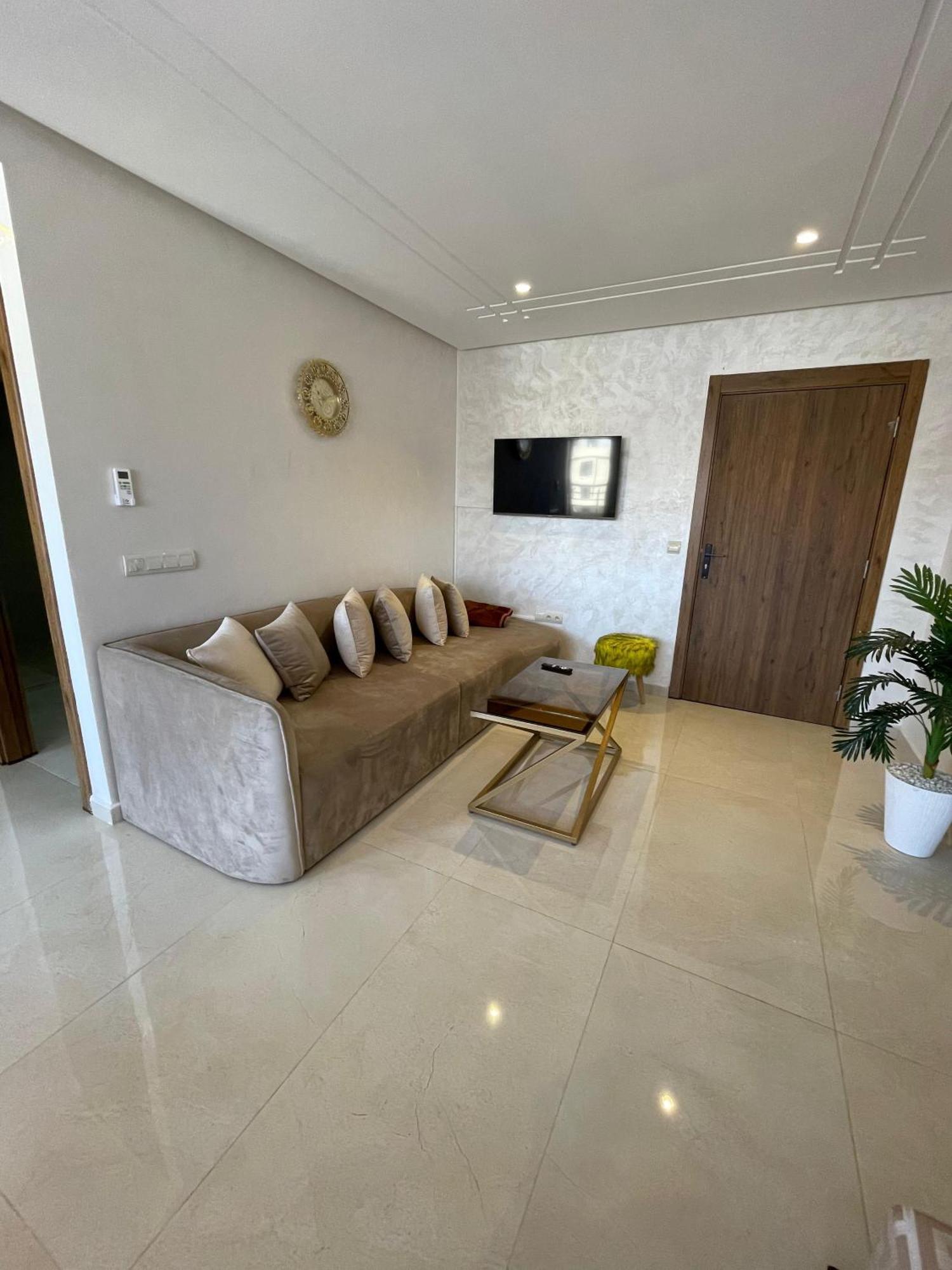 Appartement Confortable Avec Piscine Interieur