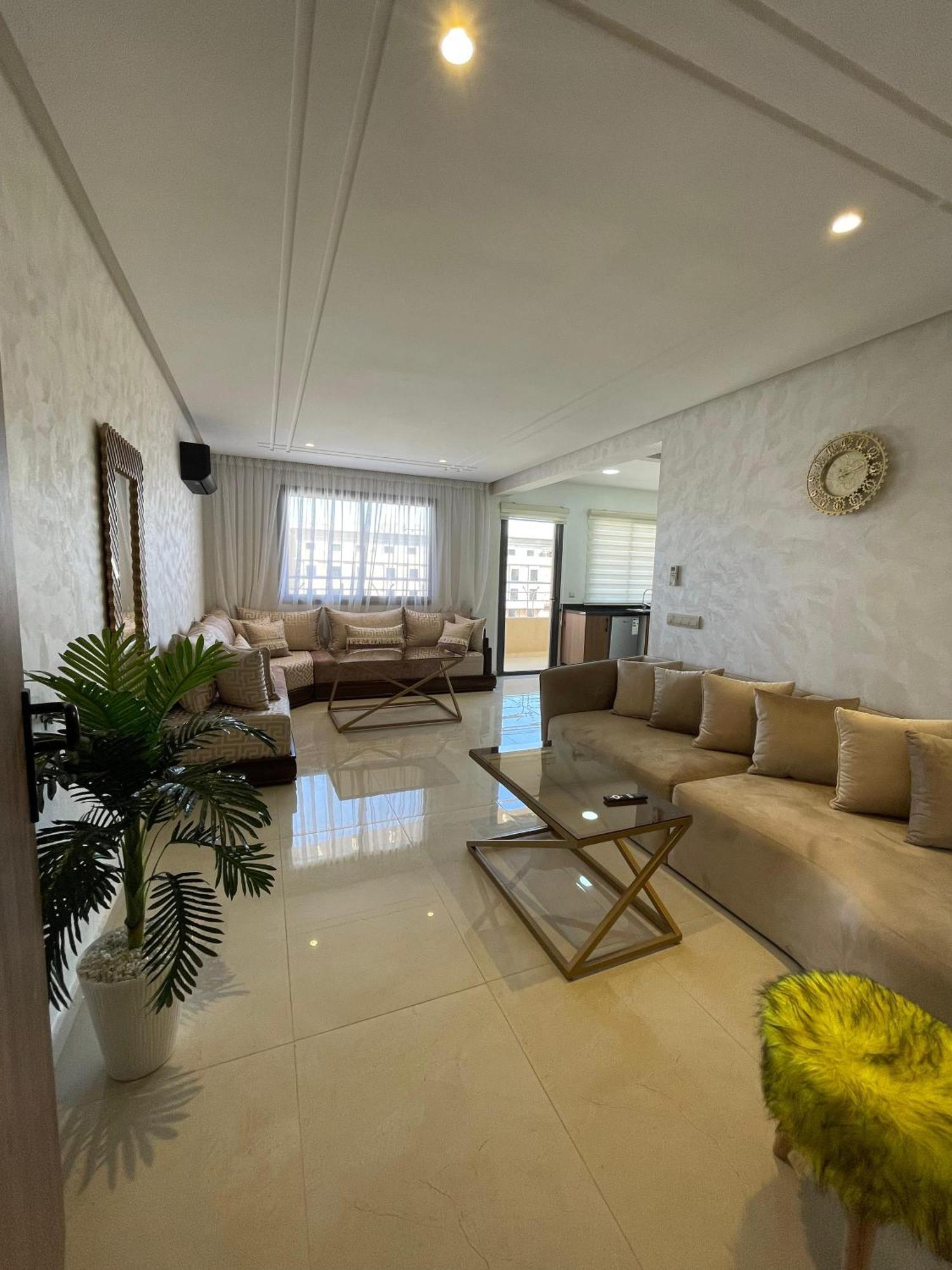 Confortable Avec Piscine Interieur