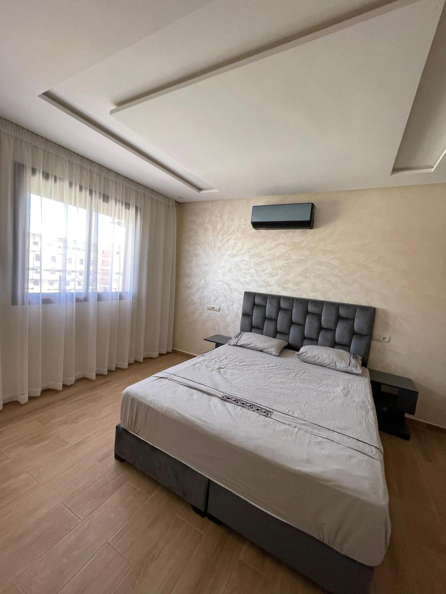 Confortable Avec Piscine Interieur *