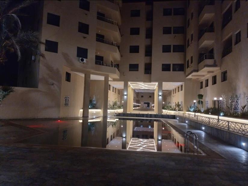 Confortable Avec Piscine Interieur Apartment