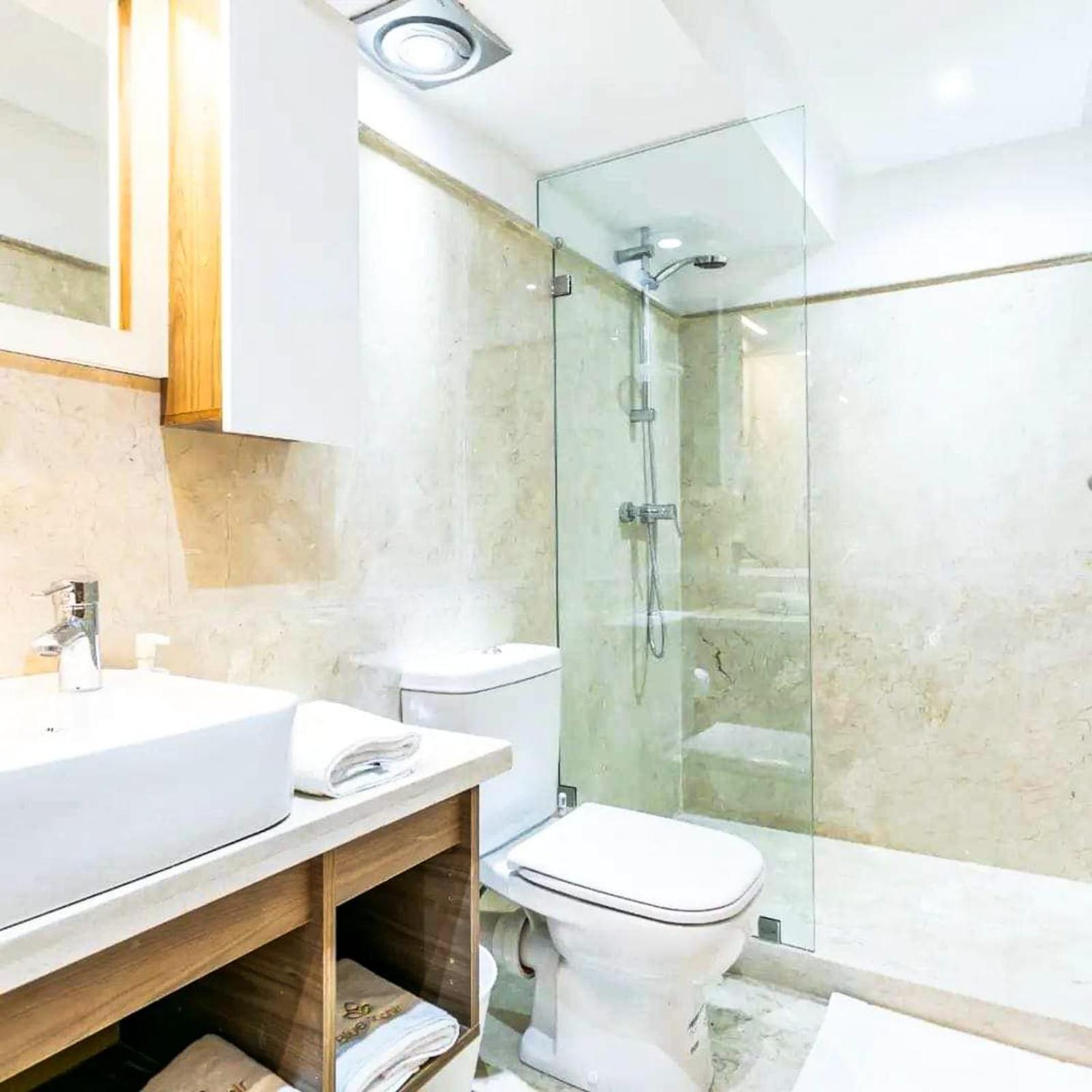 Confortable Avec Piscine Interieur Appartement