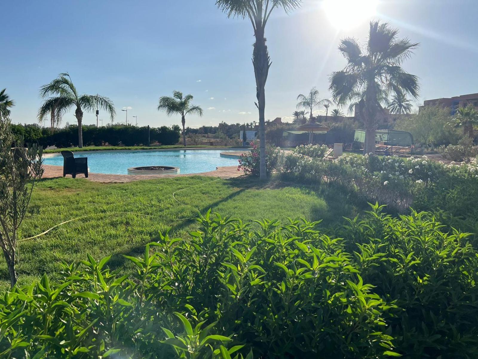 Elegant Avec Vue Sur Piscine Jardin Verdoyant Et Wifi Ultra Rapide Apartment